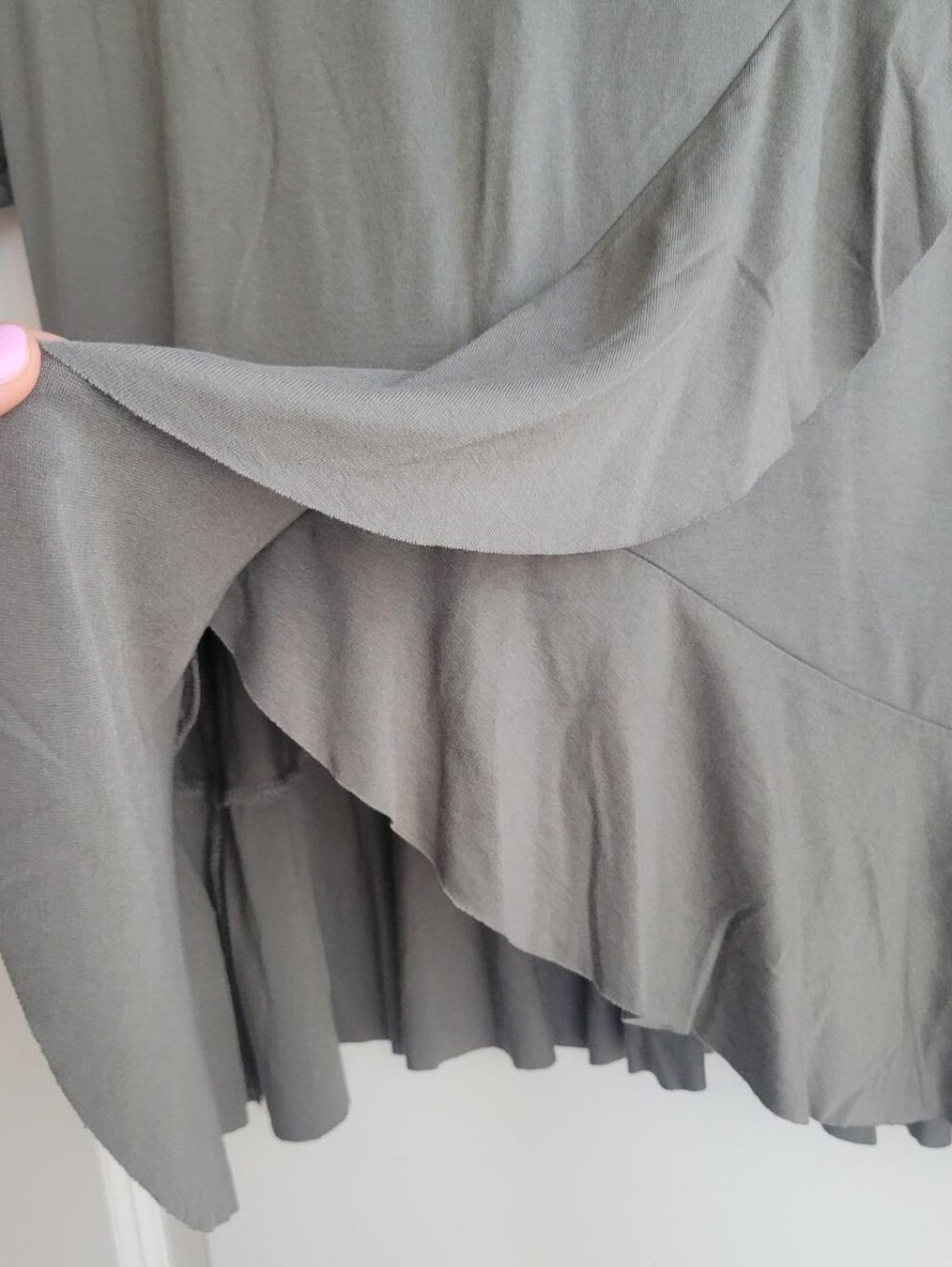 BCBGeneration Asymmetrical Ruffled Top Size M - Picture 6 of 8